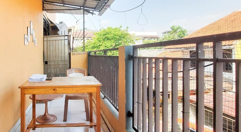 Pondok Gede Dkost Syariah Mitra RedDoorz Hotel in Jakarta