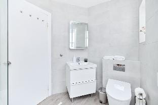 The Waterlow Park Wonder - Trendy 2BDR with Study Room and Patio Apartment in London Borough of Islington