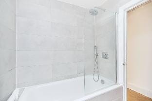 The Waterlow Park Wonder - Trendy 2BDR with Study Room and Patio Apartment in London Borough of Islington