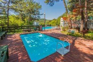 Hoengseong Marshmallow Pool Villa - pets allowed Bed and Breakfast in South Korea