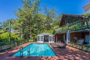 Hoengseong Marshmallow Pool Villa - pets allowed Bed and Breakfast in South Korea