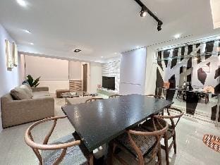 Gorgeous CBD Loft Three Rooms#忠孝敦化 Apartment in Taipei City