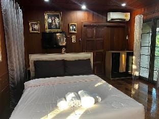 Jiratara Riverside Homestay (Entire home  4 guest) Vacation rental in Surat Thani Changwat