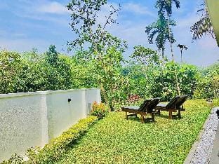 Marine Ray Resort In Hikkaduwa Room No 2 Vacation rental in Hikkaduwa
