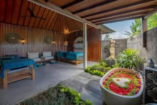 Stunning Suite Room with Infinity Pool near Beach Vacation rental in Nusapenida