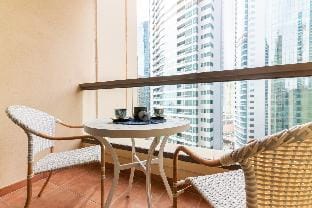 Luxurious 1-Bd Gem in JBR: Elegant & Compact Bliss Apartment in Dubai