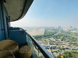 Cloud stay @41st floor Apartment in Noida