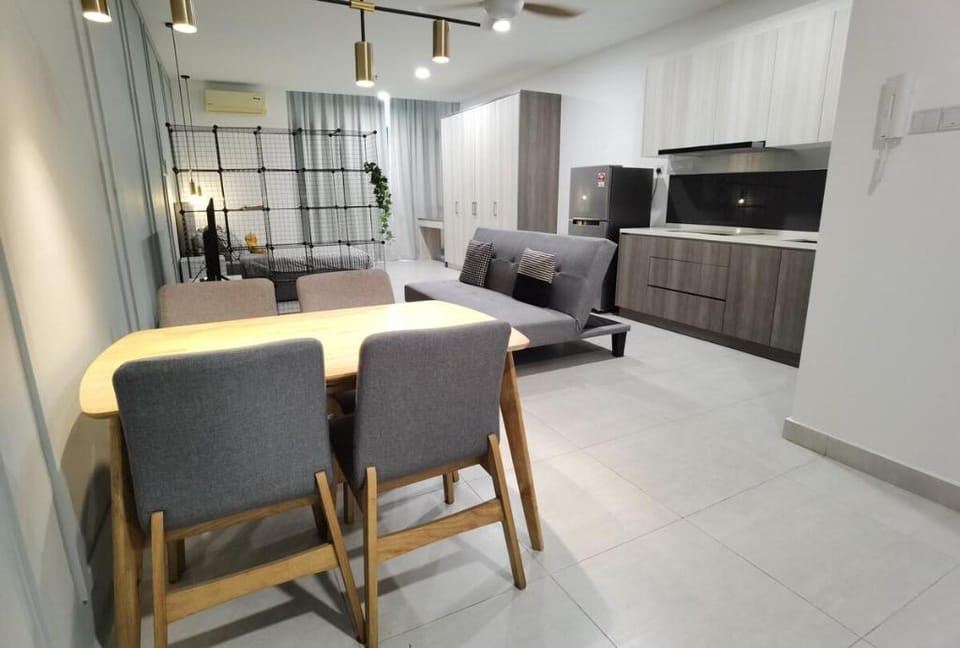 Modern Comfy Bdr Permaisuri w 2 parking Apartment in Federal Territory of Kuala Lumpur