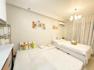 Your Chillzone; Pool•Karaoke•Seaview•Fast Wi-fi Apartment in Lapu-Lapu City