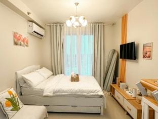 Your Chillzone; Pool•Karaoke•Seaview•Fast Wi-fi Apartment in Lapu-Lapu City