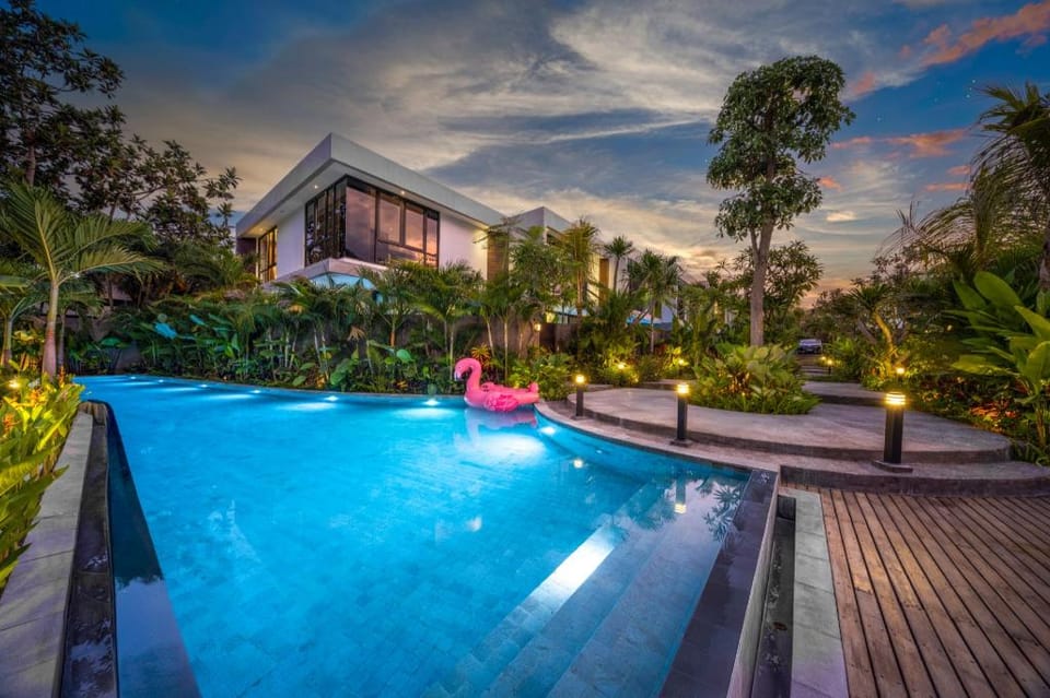 Umalas Creek Villas - Pool Villa with Shared Ice Bath, Hot Tub & Sauna Hotel in North Kuta
