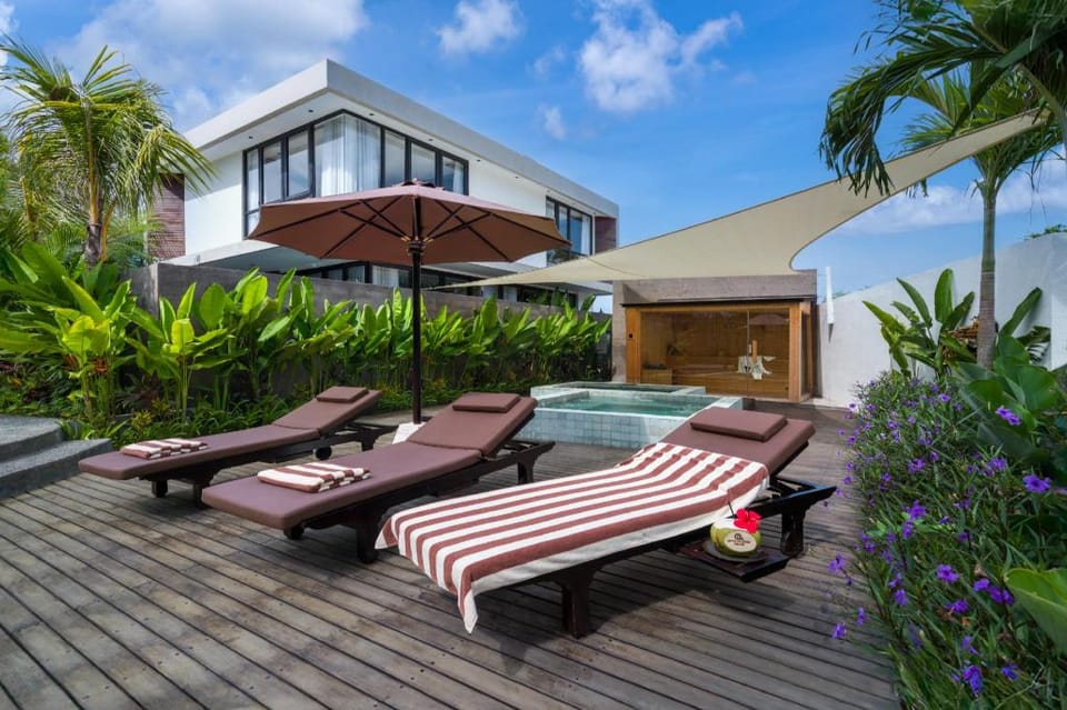 Umalas Creek Villas - Pool Villa with Shared Ice Bath, Hot Tub & Sauna Hotel in North Kuta
