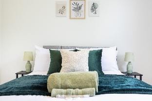64B Devonport Road Apartment in London