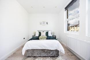 64B Devonport Road Apartment in London