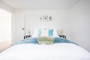 64B Devonport Road Apartment in London