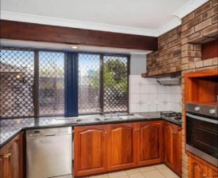 Queen Size Bedroom Near City  University Fremantle Vacation rental in Perth