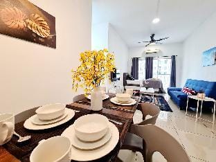 8 Guest 3 Room OUG E3 Old Klang Mid Valley Bangsar Vacation rental in Federal Territory of Kuala Lumpur