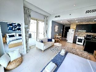 Pool Side Studio with huge balcony Vacation rental in Dubai