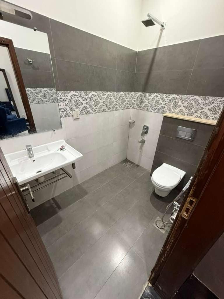 Grand Royal Hotel & Suites Bed and Breakfast in Islamabad