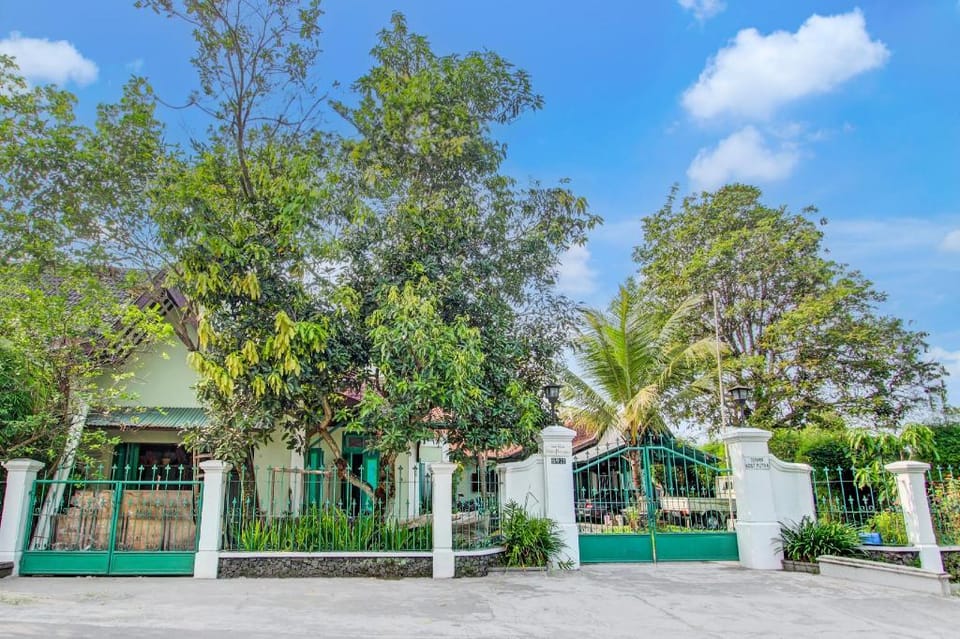 Capital O 93938 Wisma Pamungkas Syariah Hotel in Special Region of Yogyakarta