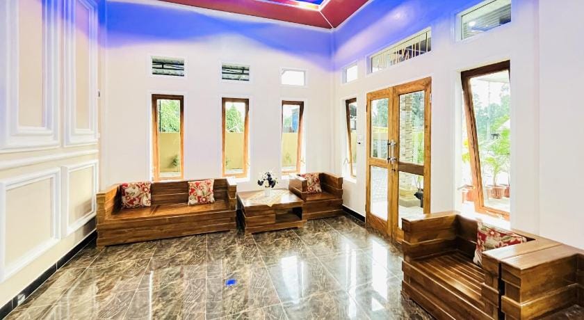 RedDoorz @ Gunari Guest House Merek Karo Hotel in Indonesia