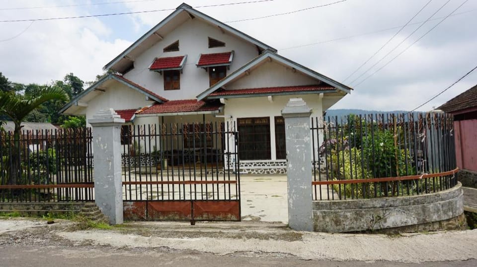 Hotel O Sakinah Homestay Bromo Syariah Near Rest Area Wringinanom Hotel in East Java
