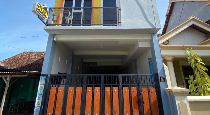 Duta Elite Kostel Syariah near RSUD Caruban Mitra RedDoorz Hotel in East Java