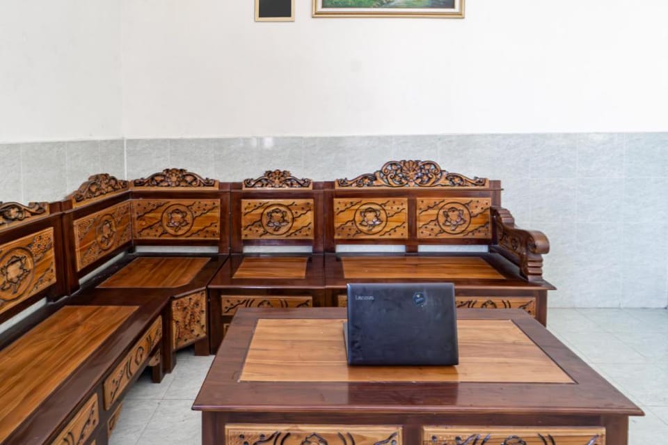 SPOT ON 93966 Dhiya Guest House Syariah Hotel in East Java