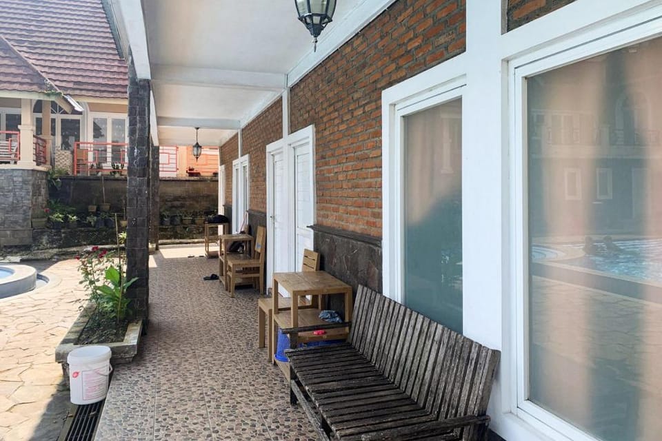 Urbanview Hotel Villa Q Gisting by RedDoorz Hotel in Indonesia