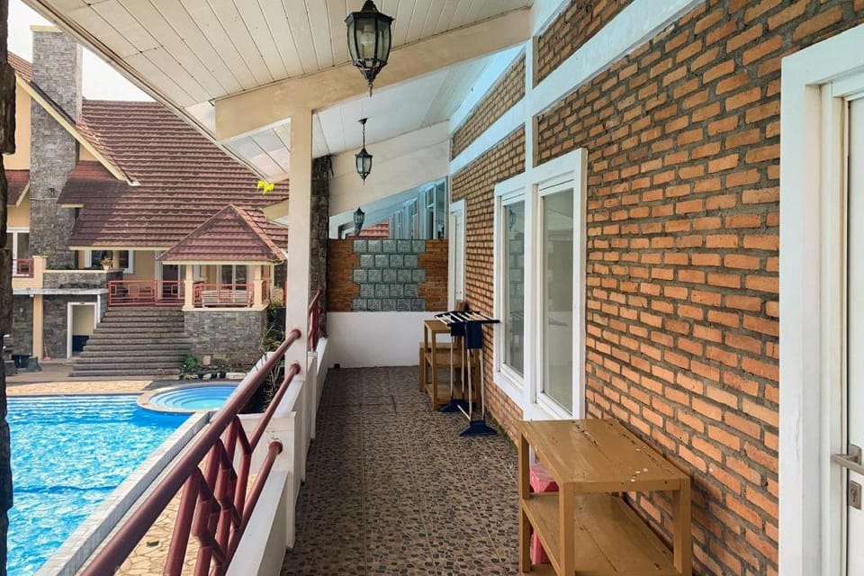 Urbanview Hotel Villa Q Gisting by RedDoorz Hotel in Indonesia