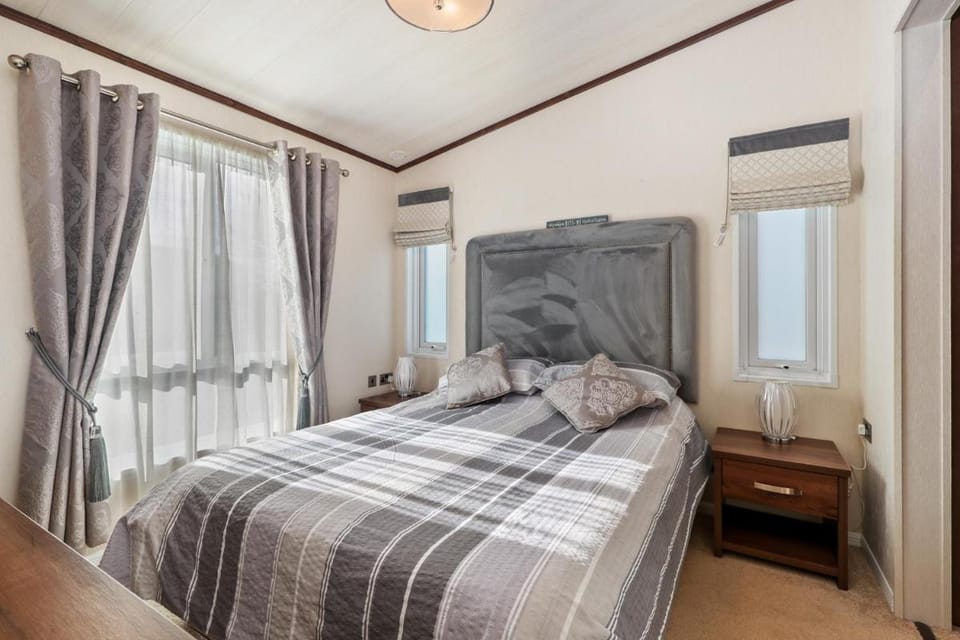 Cormorant - Luxury Lodge Close to the Beach Lodge in Wales