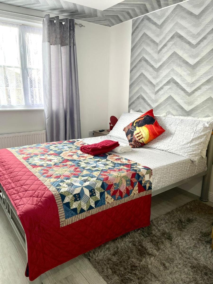 Westfield Gardens Apartment - 3 bedrooms Apartment in Ilford