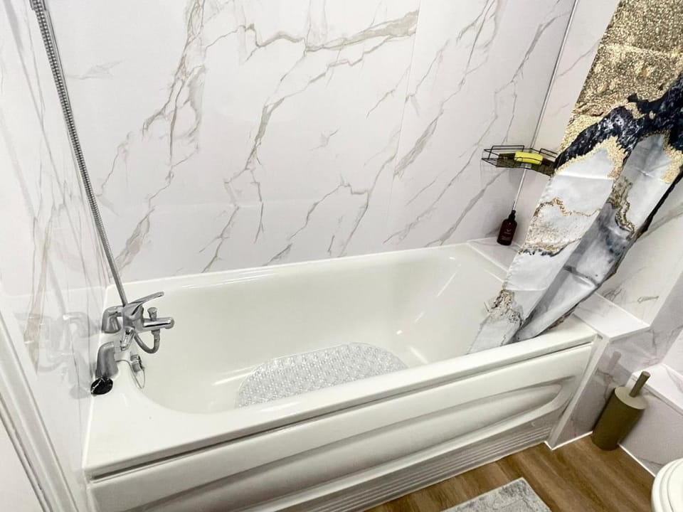 Westfield Gardens Apartment - 3 bedrooms Apartment in Ilford