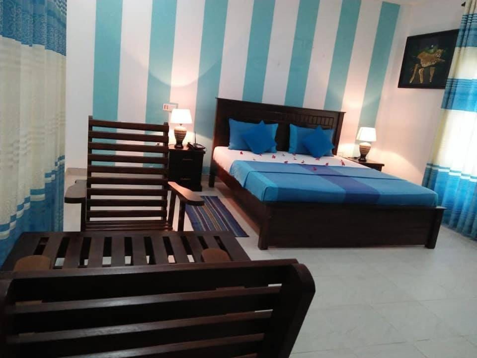 Nilambara Lake View Hotel in Dambulla