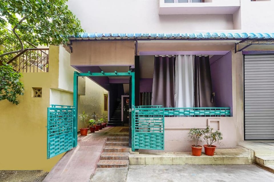 Hotel O VARAHA Guest Inn Hotel in Tirupati
