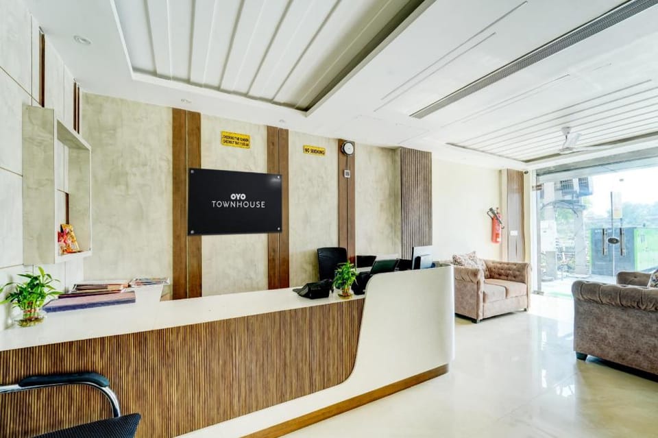 Super Townhouse La Vista Hotel in India