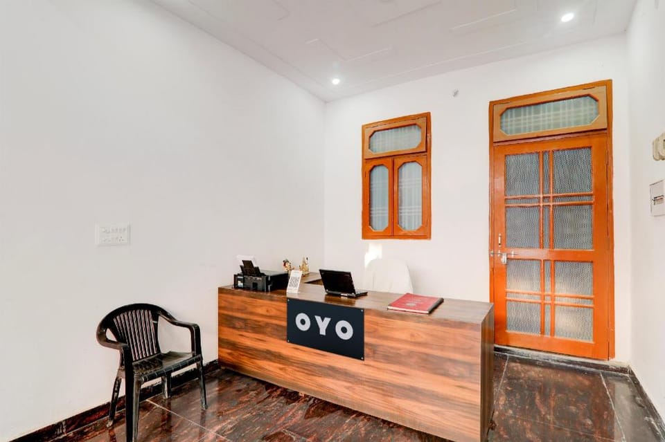 Hotel O White House Hotel in Lucknow