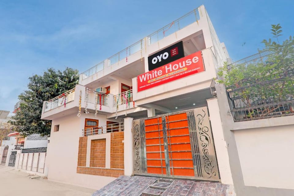 Hotel O White House Hotel in Lucknow