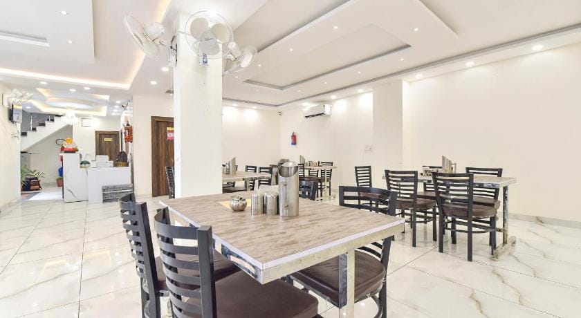 Dev Palace and Restaurant Hotel in Uttarakhand