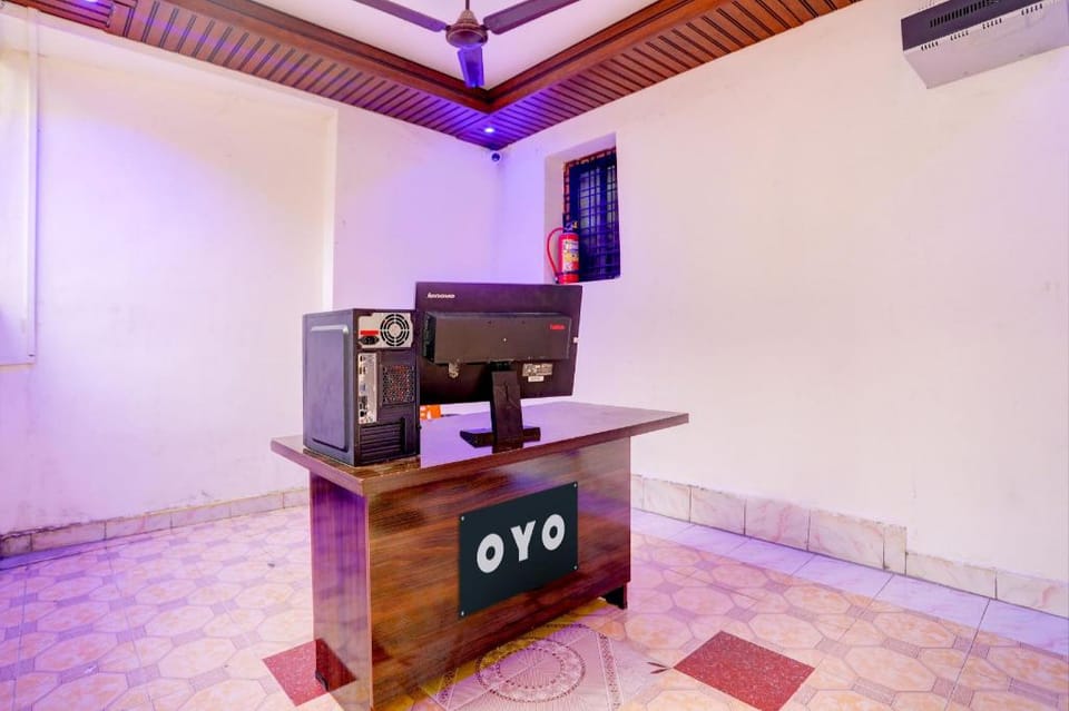 SPOT ON by OYO Hotel Blue Inn Guest House Hotel in Maharashtra