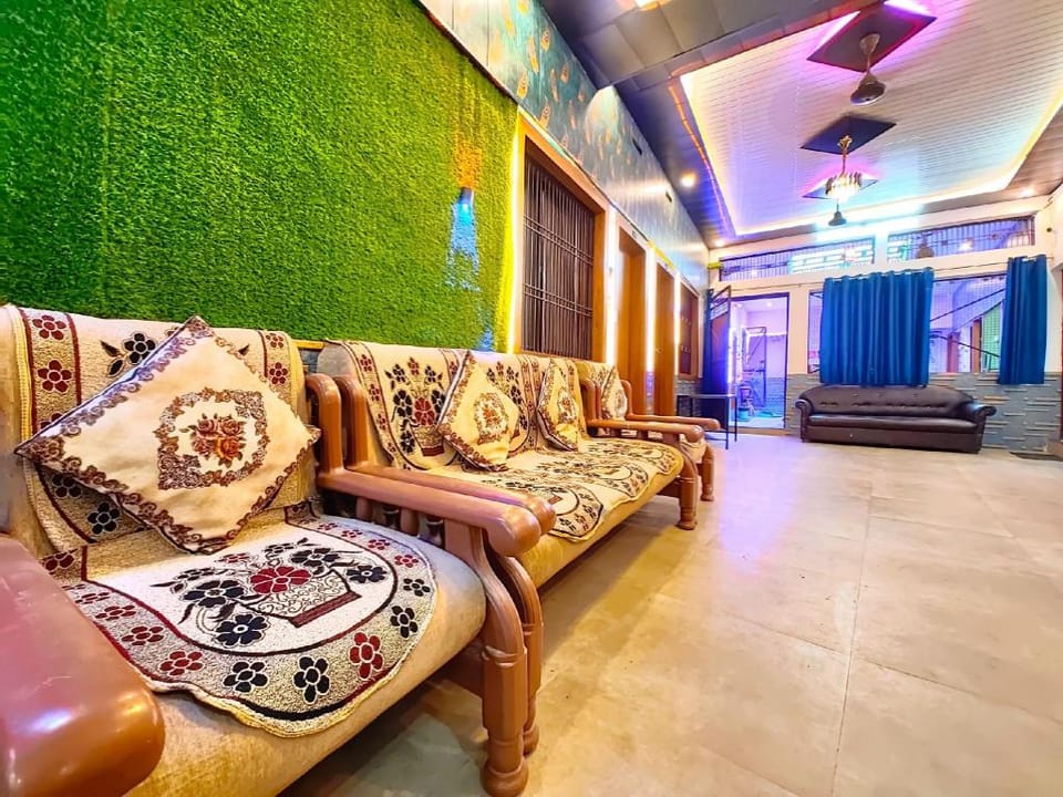 Goroomgo Raghunandan Guest House Near Ram Mandir Ayodhya Hotel in Nepal