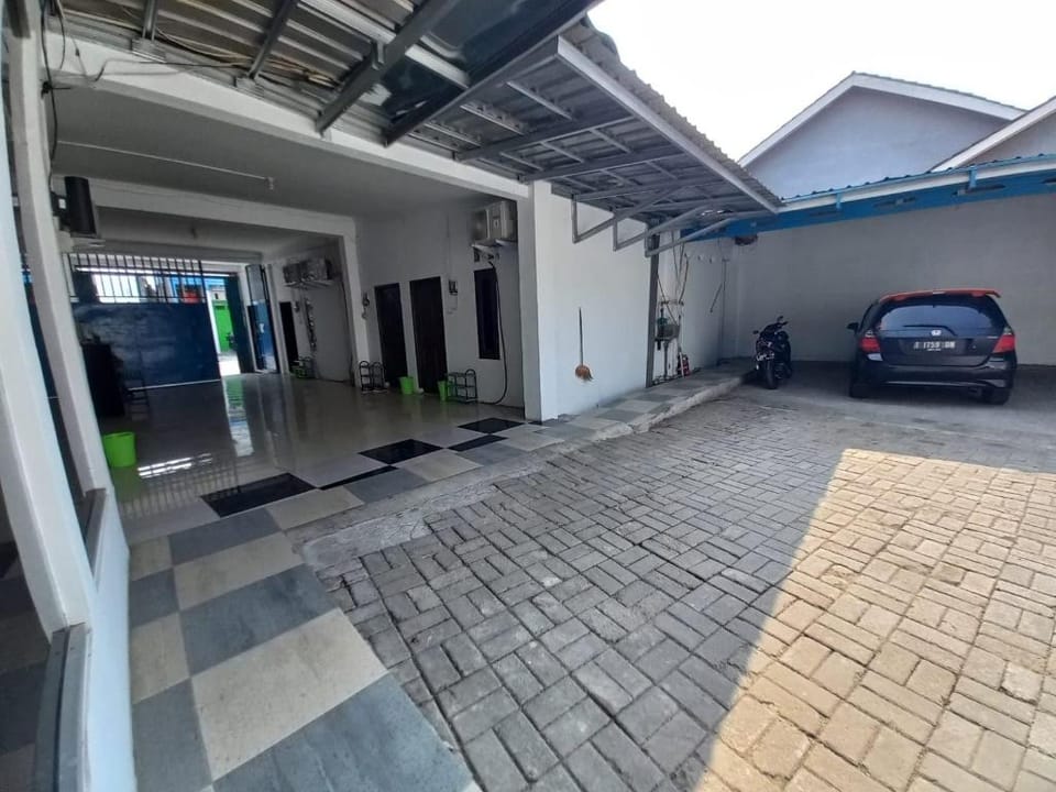 OYO 93962 Jm Guest House Hotel in West Java