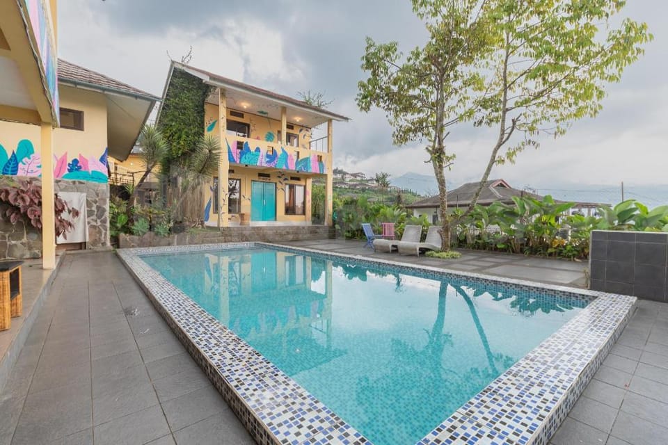 Villa d'Oasis 2 Puncak Mitra RedDoorz Hotel in Cisarua