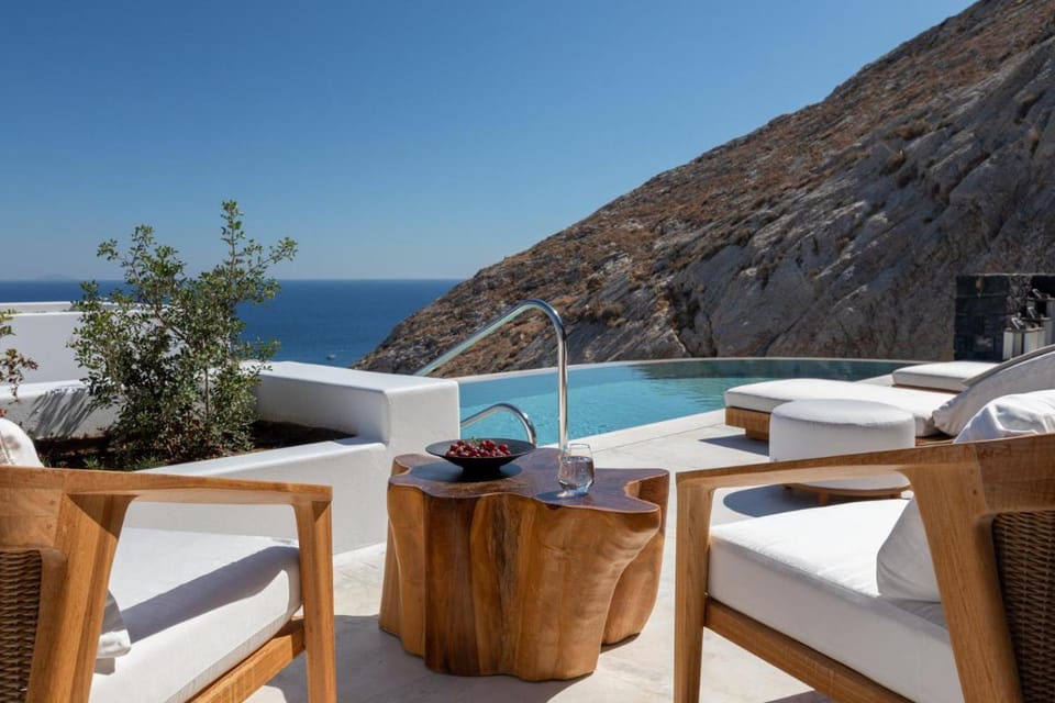Sandblu Santorini, LXR Hotels & Resorts Resort in Kamari