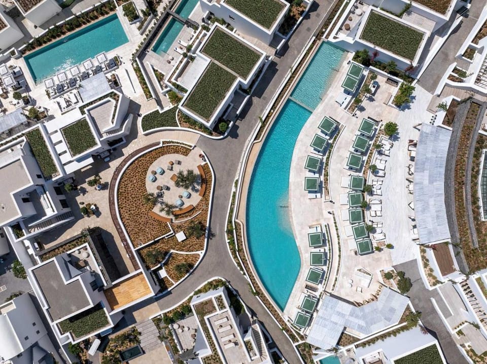 Sandblu Santorini, LXR Hotels & Resorts Resort in Kamari