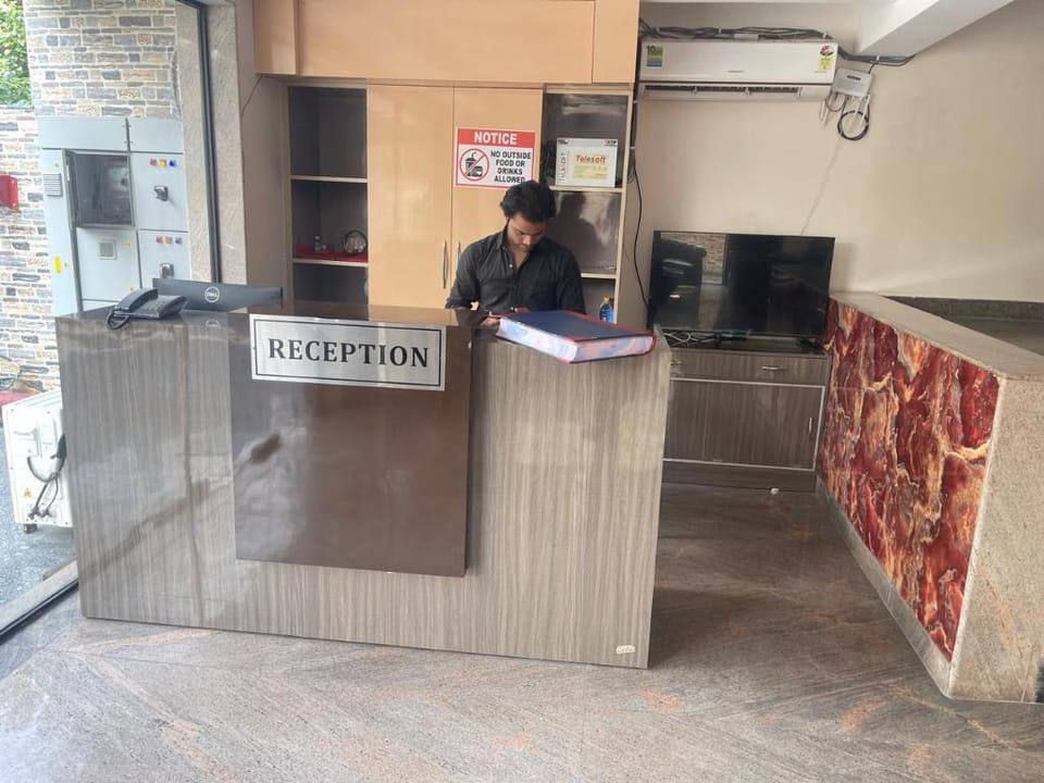 Hotel Golden Arrow Hotel in Noida