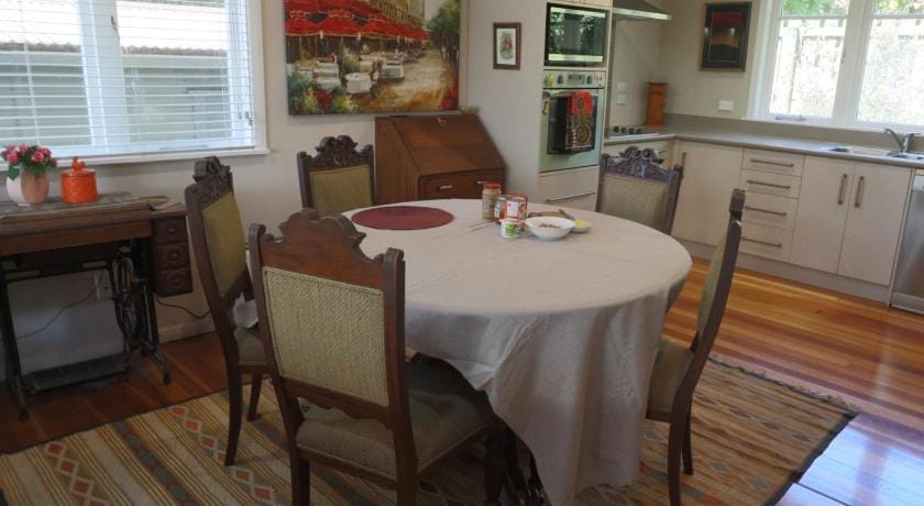 Magpie Cottage - Homestay Bed & Breakfast Vacation rental in Manawatū-Whanganui, New Zealand