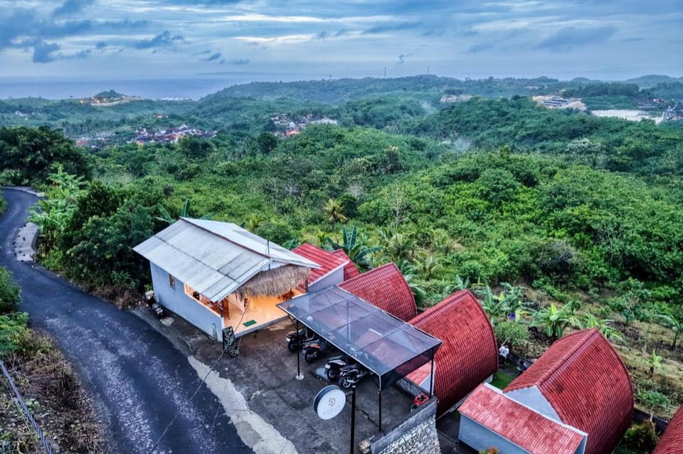 D Sebuluh Bungalow Hotel in Nusapenida