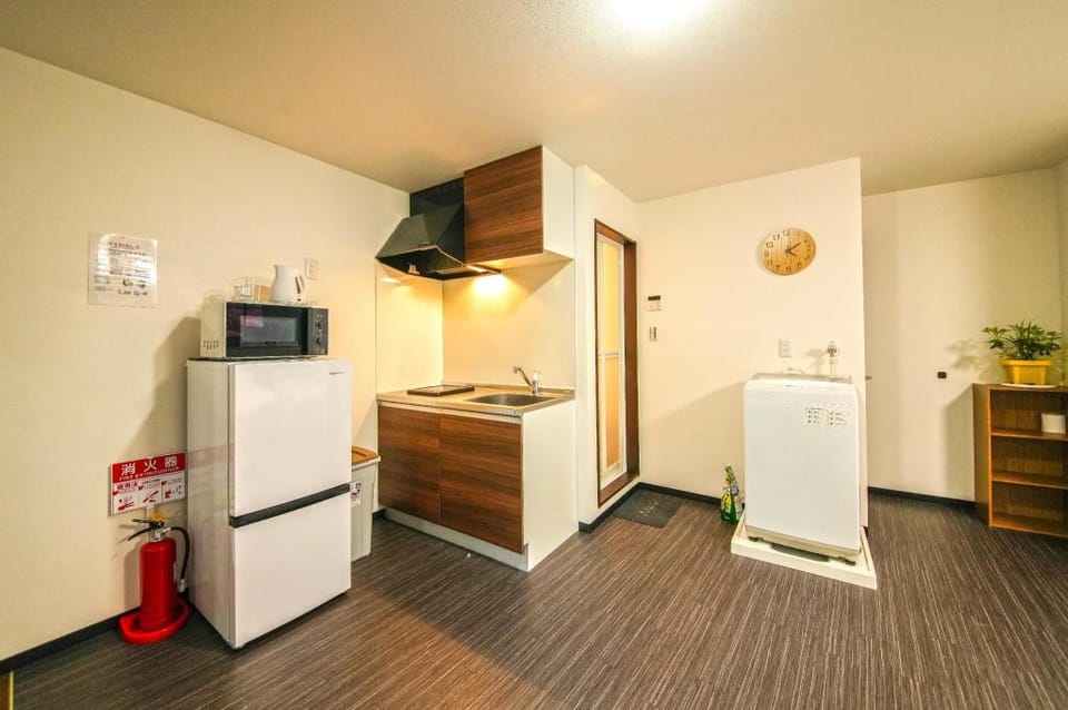 Osaka Blue House / Disposable Bedding / Four Stops Within an Eight-Minute Walk Apartment in Osaka