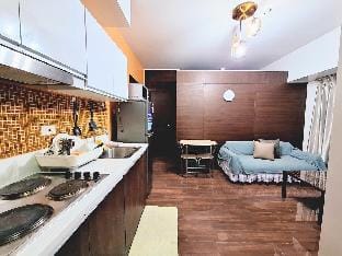 Maru Suite Air 48F; 2BR-4Pax, 2 Double Beds Makati Apartment in Makati